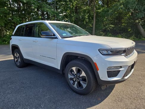 Used 2023 Jeep Grand Cherokee 4WD 4xe w/ Luxury Tech Group II image 2