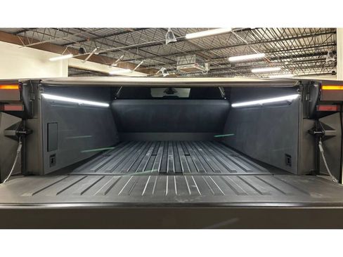 Used 2024 Tesla Cybertruck AWD Crew Cab image 15