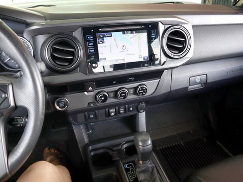 Used 2018 Toyota Tacoma TRD Sport image 45