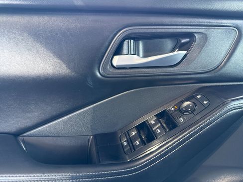 Used 2025 Nissan Rogue SV image 10