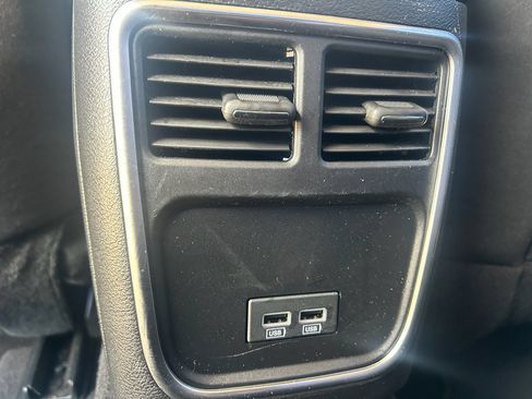 Used 2023 Chrysler 300 Touring image 16