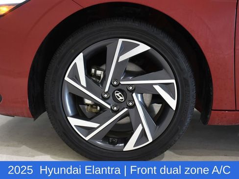 Used 2025 Hyundai Elantra Limited FWD image 7
