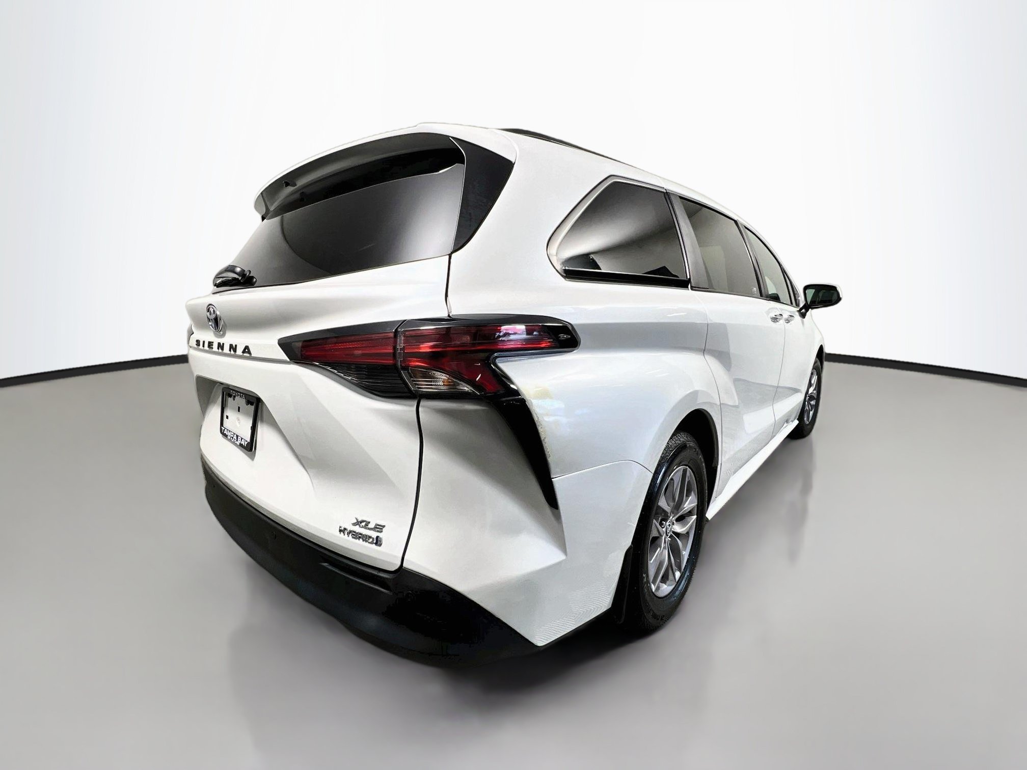 Used 2022 Toyota Sienna XLE FWD image 4