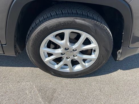 Used 2015 Jeep Cherokee Latitude FWD image 11