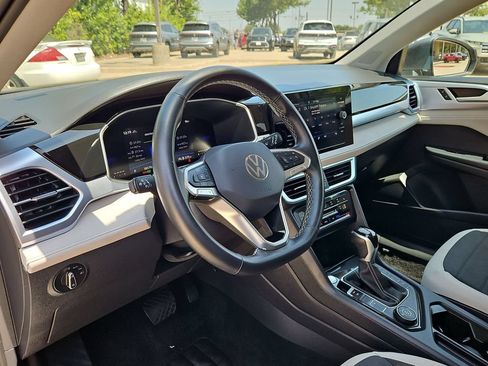 Used 2025 Volkswagen Taos SE AWD/4WD image 15