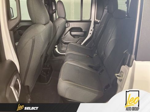 Used 2024 Jeep Gladiator Sport image 16