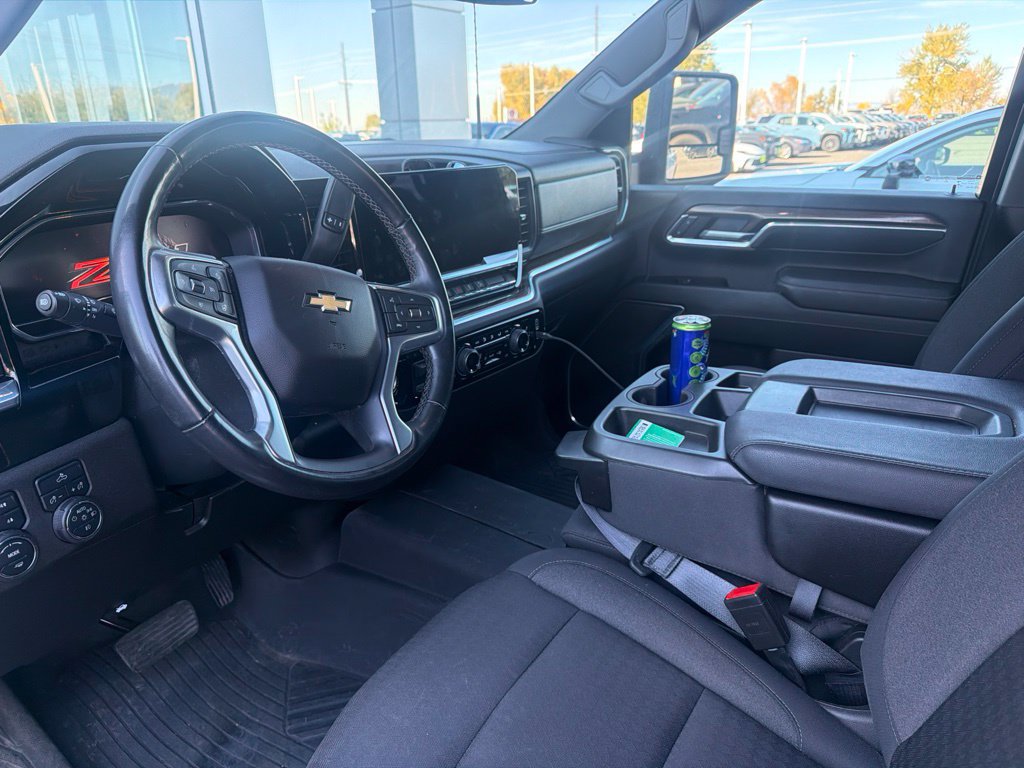 Used 2024 Chevrolet Silverado 2500 LT AWD/4WD image 5