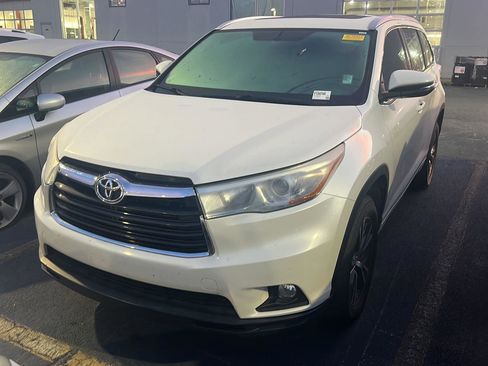 Used 2016 Toyota Highlander XLE image 1