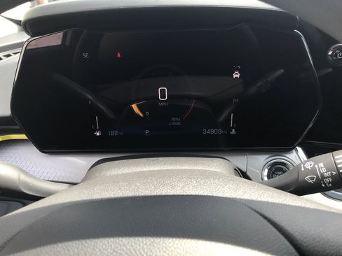 Used 2025 Chevrolet Trax LT FWD image 3