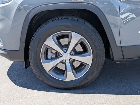 Used 2019 Jeep Cherokee Limited AWD/4WD image 13