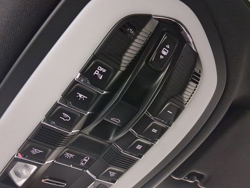 Used 2026 Porsche Macan AWD/4WD image 27