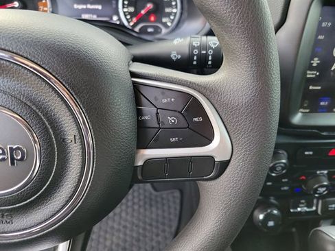 Used 2023 Jeep Renegade Latitude image 17