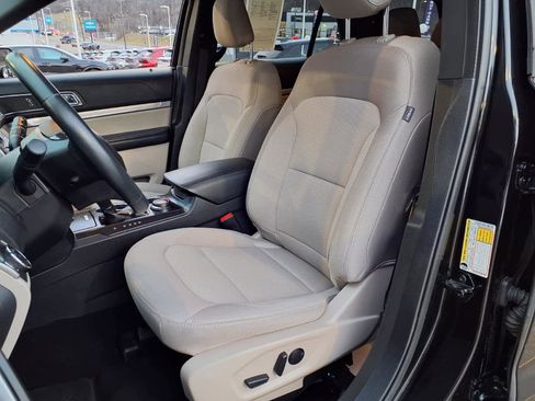 Used 2019 Ford Explorer XLT image 9