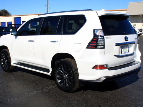 Used 2023 Lexus GX 460 Luxury w/ Sport Design Package image 11