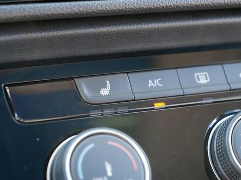 Certified 2023 Volkswagen Taos SE w/ Panoramic Sunroof Package image 34