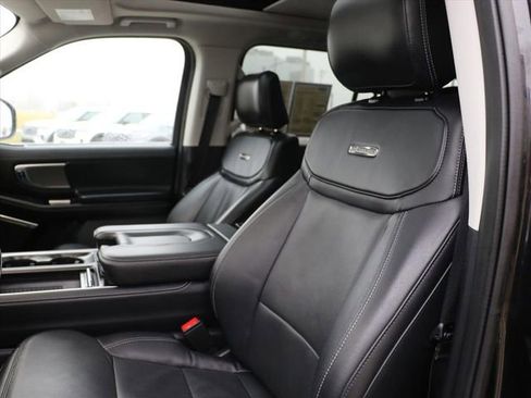 Used 2025 Ford Expedition Platinum image 20