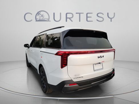 New 2027 Kia Carnival SX Prestige FWD image 2