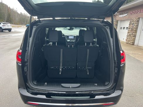 New 2026 Chrysler Pacifica Select image 20