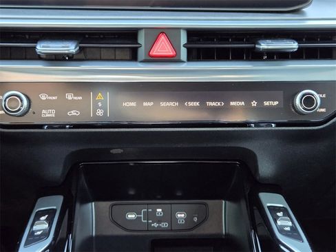 Used 2025 Kia Sorento SX Prestige image 19