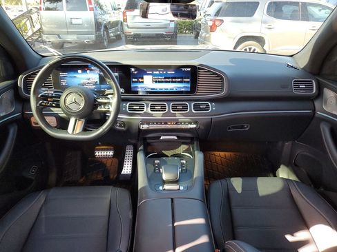 Used 2025 Mercedes-Benz GLS 450 4MATIC image 12