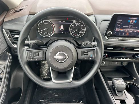 Used 2023 Nissan Rogue SV image 13