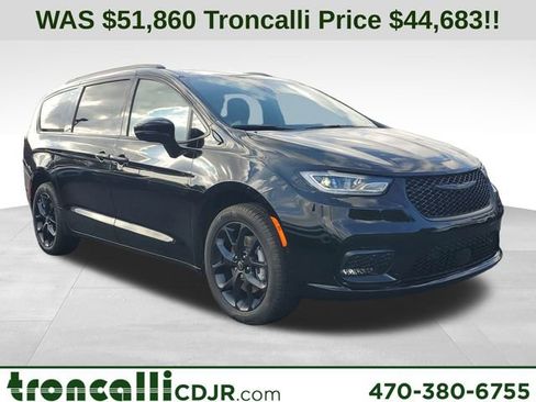 New 2026 Chrysler Pacifica Select image 1