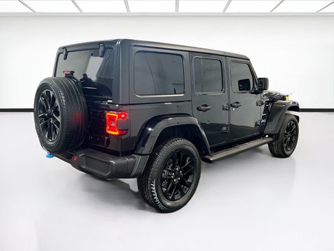 Used 2023 Jeep Wrangler Unlimited Sahara w/ Cold Weather Group AWD/4WD image 4