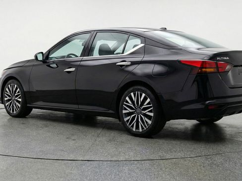 Used 2025 Nissan Altima 2.5 SV image 6
