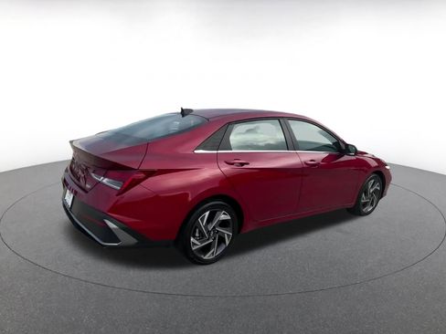 Used 2025 Hyundai Elantra Limited image 15