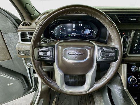 Used 2022 GMC Yukon XL Denali AWD/4WD image 9