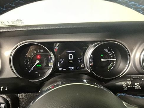 Used 2023 Jeep Wrangler Unlimited Rubicon 4xe w/ Cold Weather Group AWD/4WD image 15