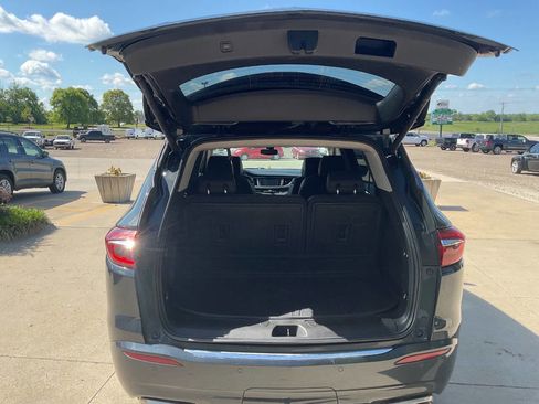 Used 2021 Buick Enclave Avenir w/ Avenir Technology Package FWD image 11