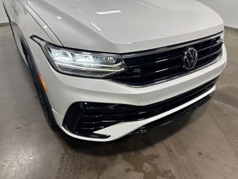 Certified 2024 Volkswagen Tiguan SE R-Line AWD/4WD image 45