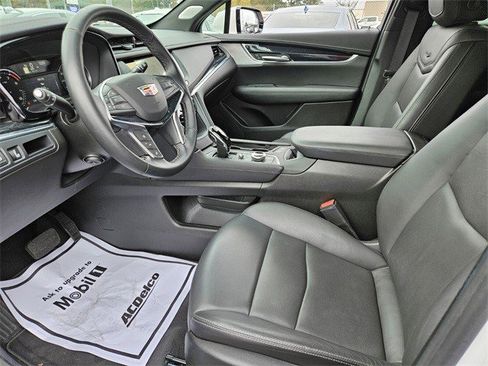 Certified 2025 Cadillac XT5 Premium Luxury image 5