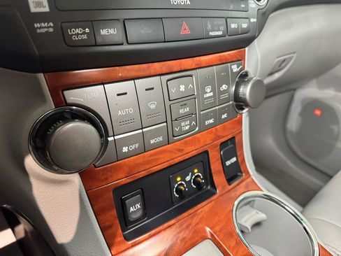 Used 2010 Toyota Highlander Limited AWD/4WD image 31