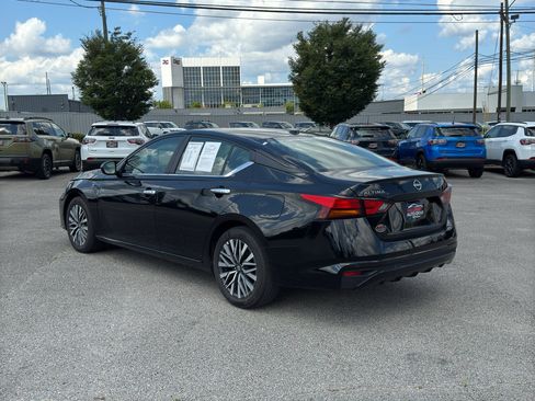 Used 2025 Nissan Altima 2.5 SV FWD image 6