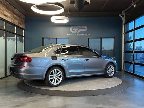 Used 2018 Volkswagen Passat 2.0T SE FWD image 3