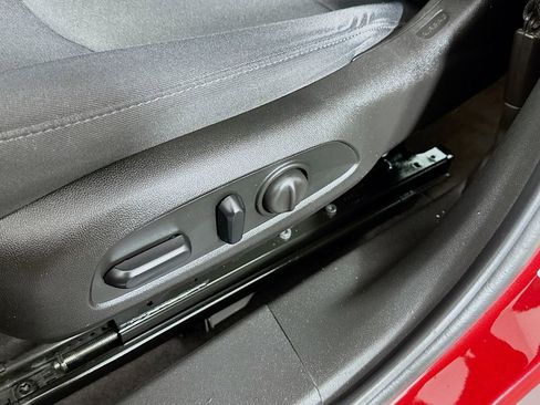 Used 2016 Chevrolet Malibu LT image 18