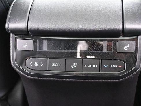 Certified 2025 Toyota Highlander Platinum AWD/4WD image 36