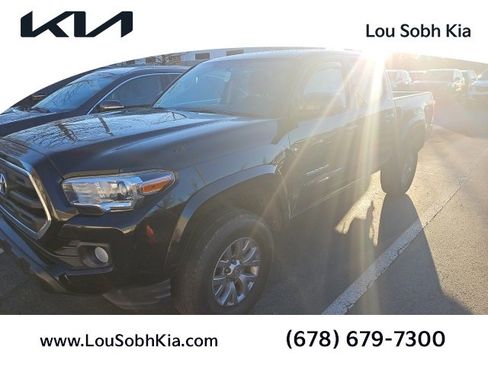 Used 2017 Toyota Tacoma SR5 image 1