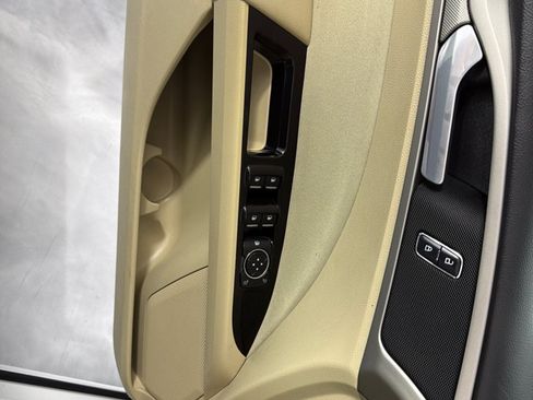 Used 2016 Ford Fusion SE FWD image 8
