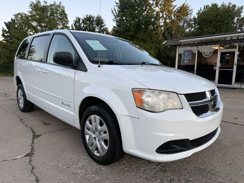 Used 2017 Dodge Grand Caravan SE w/ Power Window Group FWD image 3