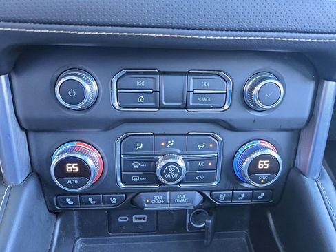 Used 2021 GMC Yukon SLT w/ SLT Premium Package image 26