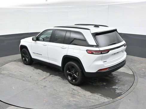 Used 2026 Jeep Grand Cherokee Limited w/ Limited Altitude Package AWD/4WD image 12