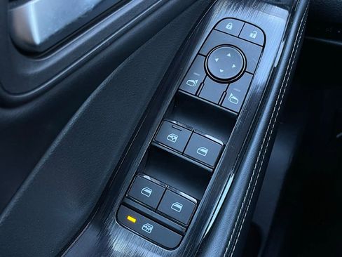 Used 2025 Nissan Rogue SV FWD image 12