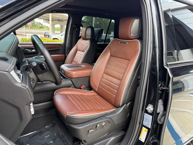 Used 2023 GMC Yukon Denali Ultimate AWD/4WD image 15