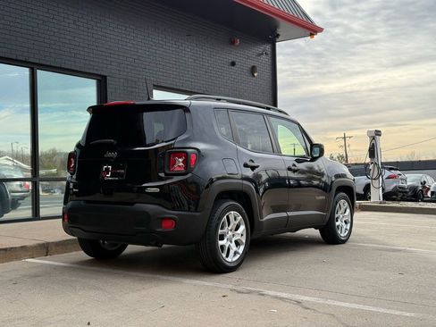 Used 2018 Jeep Renegade Latitude image 12