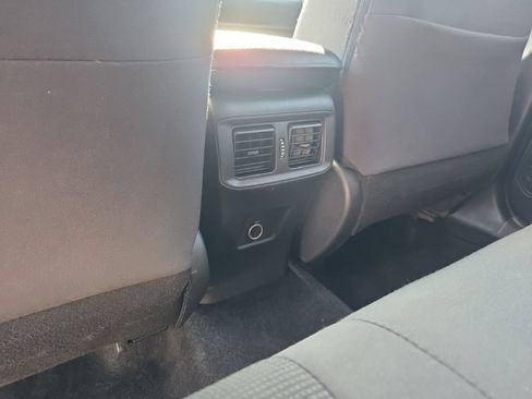Used 2019 Toyota RAV4 LE AWD/4WD image 11