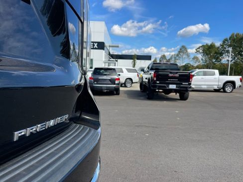 Used 2021 Chevrolet Suburban Premier w/ Premium Package image 35