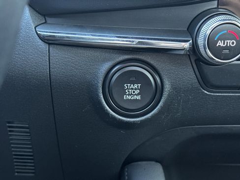 Used 2022 MAZDA MAZDA3 s image 32